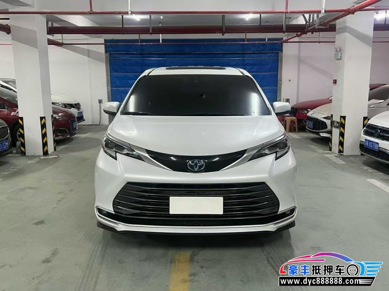 抵押车出售22年丰田塞纳轿车