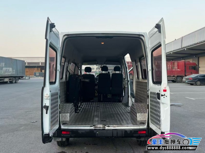 21年上汽大通V80轿车抵押车出售