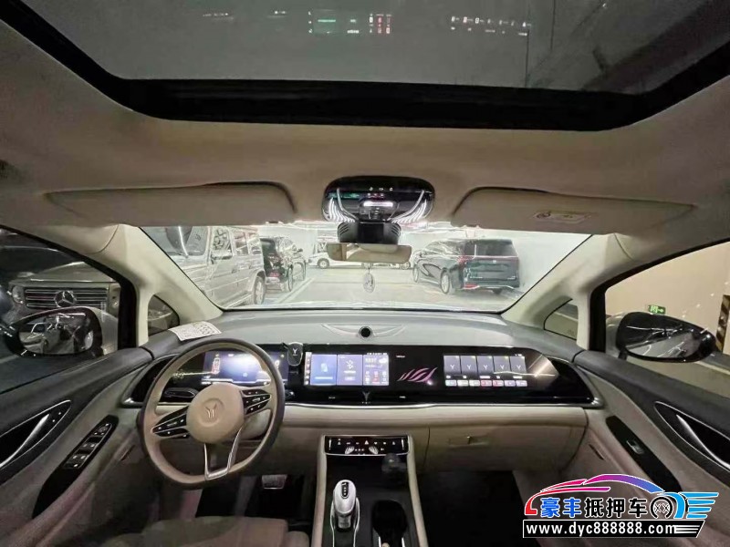 23年岚图梦想家轿车抵押车出售