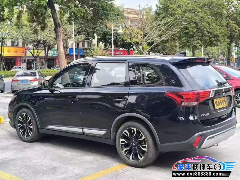 19年三菱欧蓝德轿车抵押车出售