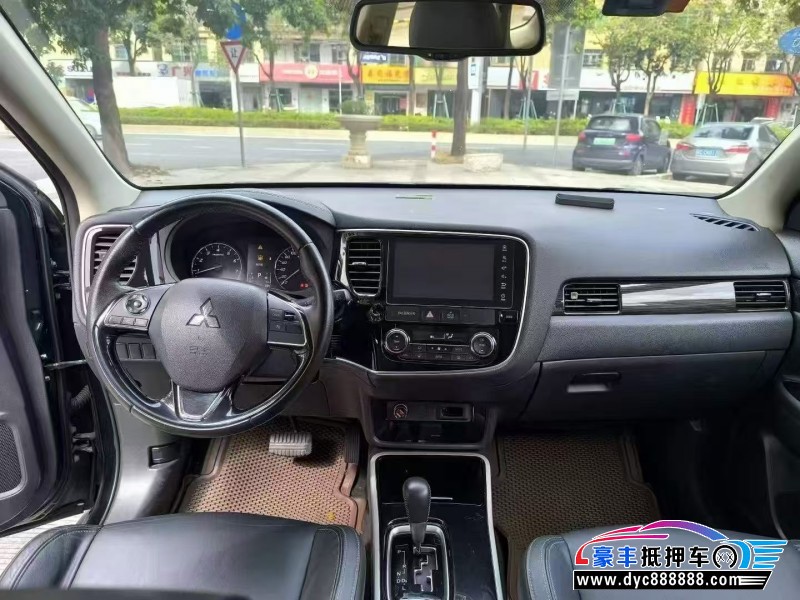 19年三菱欧蓝德轿车抵押车出售