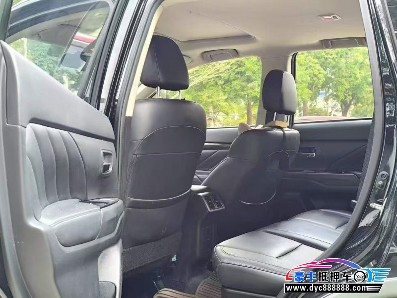 19年三菱欧蓝德轿车抵押车出售