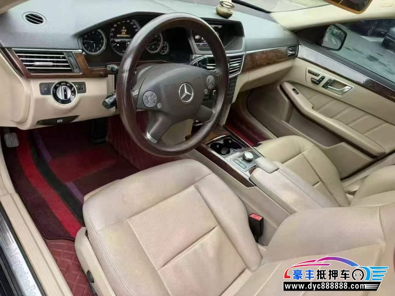 13年奔驰E轿车抵押车出售