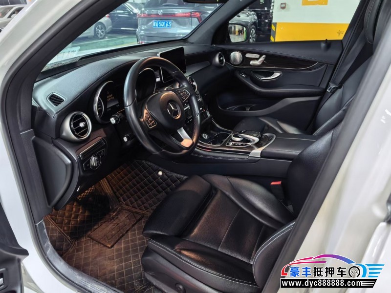 18年奔驰GLC轿车抵押车出售