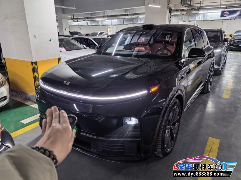 抵押车出售25年理想L7轿车