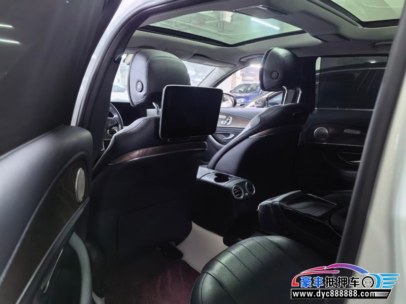 17年奔驰E轿车抵押车出售