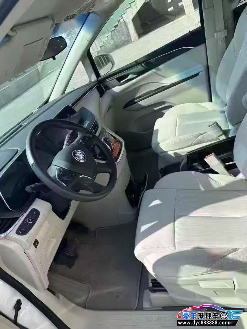 25年别克GL8轿车抵押车出售