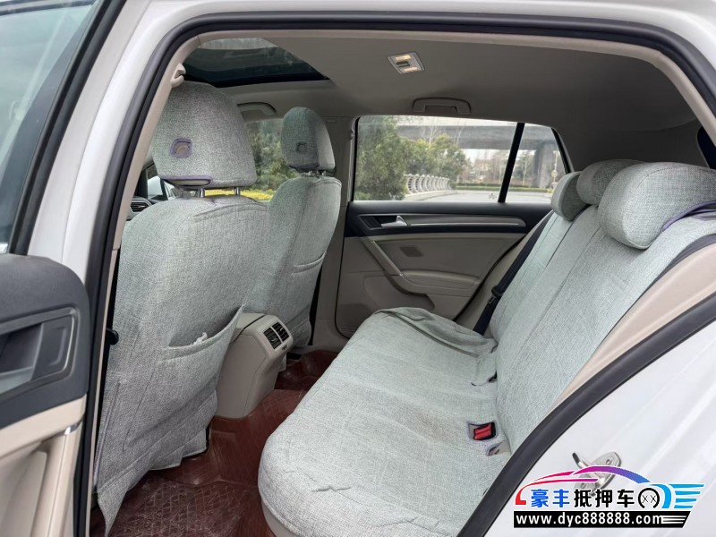 15年大众高尔夫轿车抵押车出售