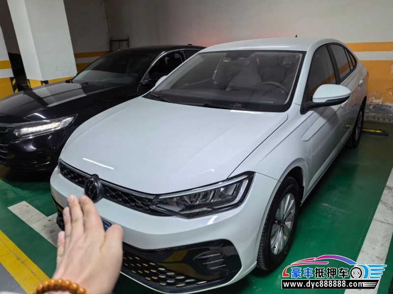 抵押车出售23年大众朗逸轿车