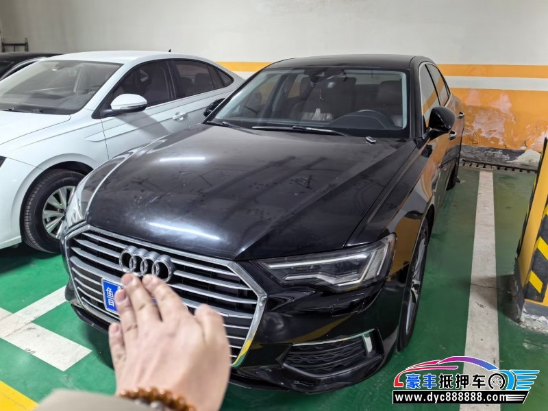 抵押车出售19年奥迪A6L轿车