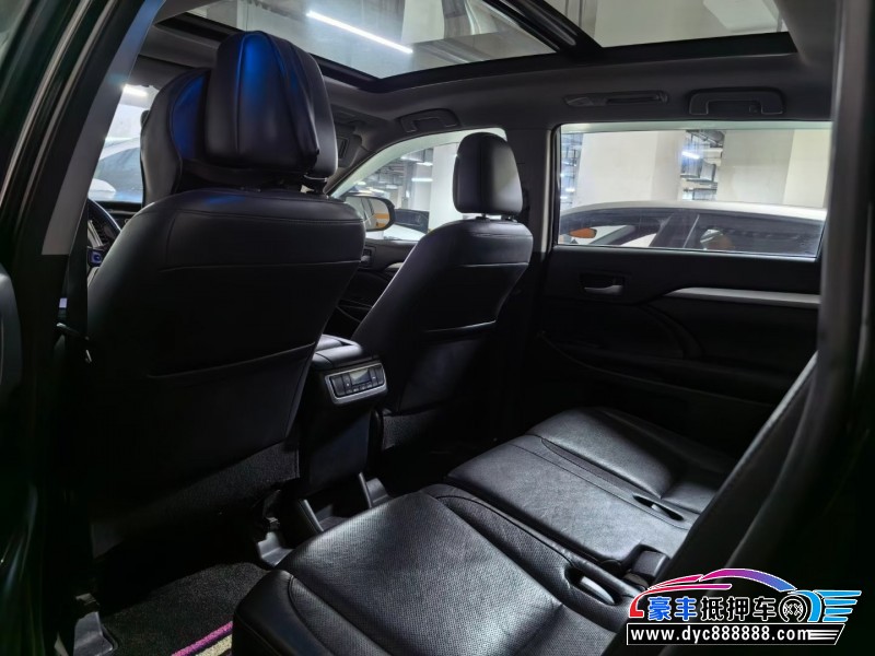 18年丰田汉兰达轿车抵押车出售