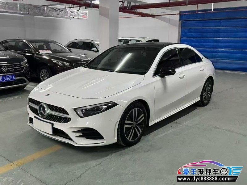 19年奔驰A轿车抵押车出售