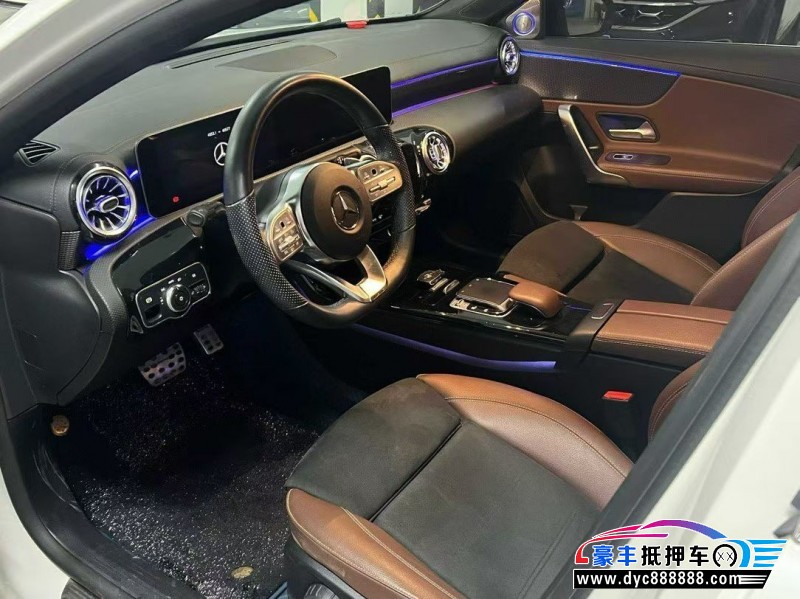 19年奔驰A轿车抵押车出售