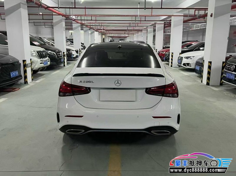 19年奔驰A轿车抵押车出售