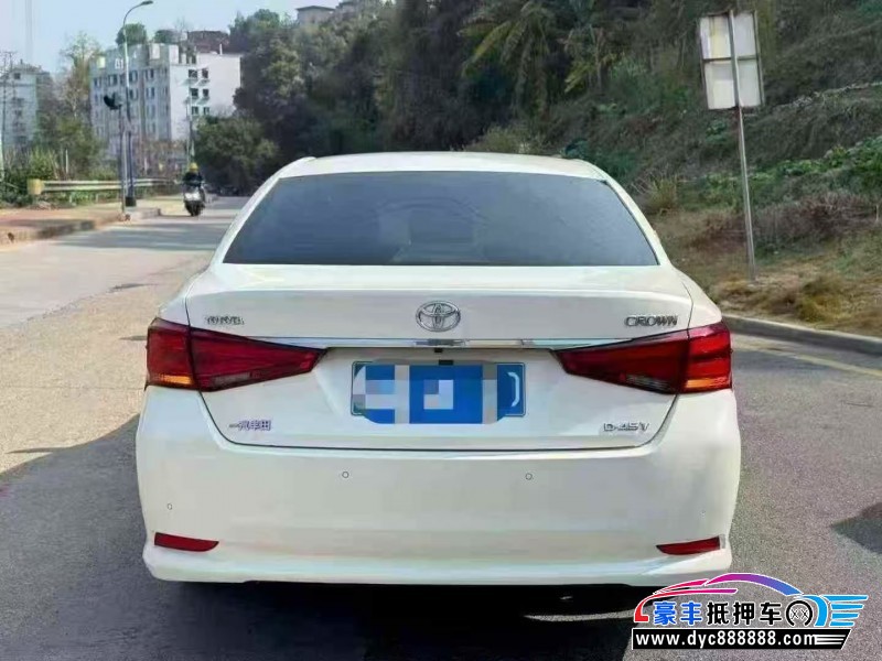 17年丰田皇冠轿车抵押车出售