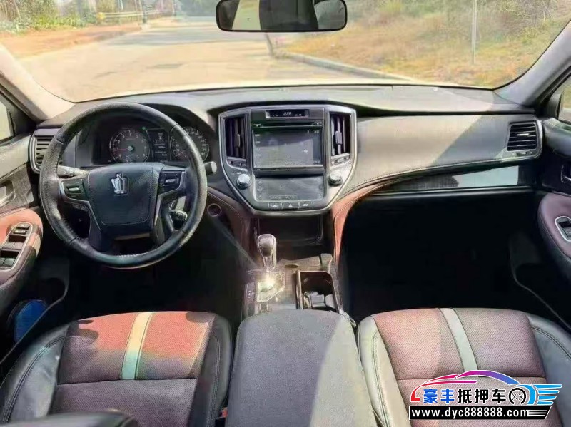 17年丰田皇冠轿车抵押车出售