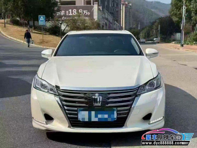 抵押车出售17年丰田皇冠轿车