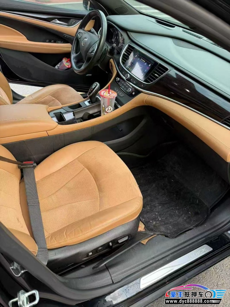 20年别克君越轿车抵押车出售