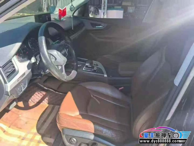 16年奥迪Q7轿车抵押车出售