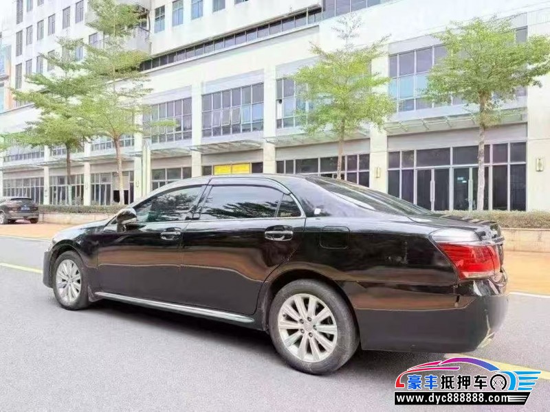 15年丰田皇冠轿车抵押车出售