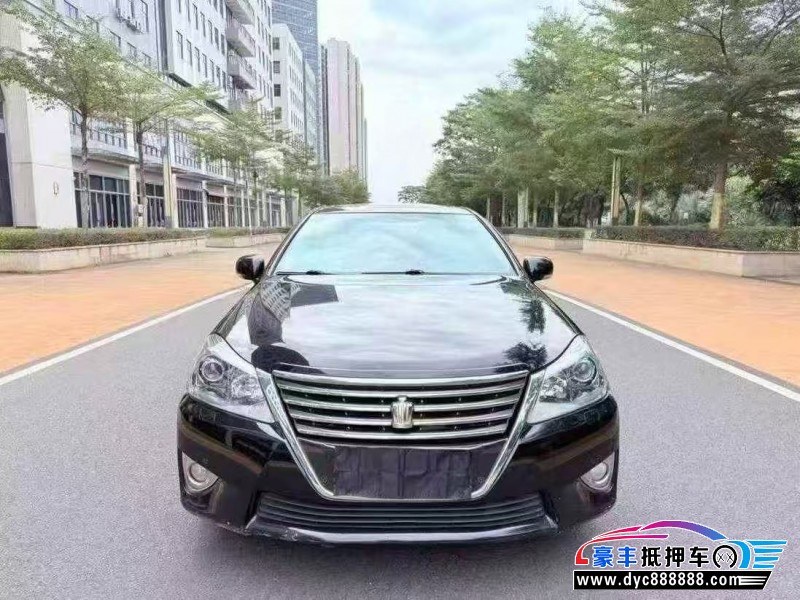 抵押车出售15年丰田皇冠轿车