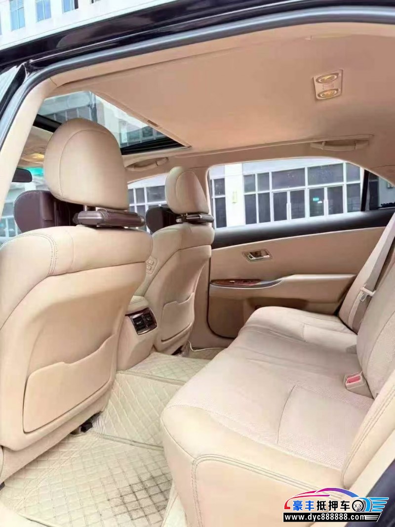 15年丰田皇冠轿车抵押车出售