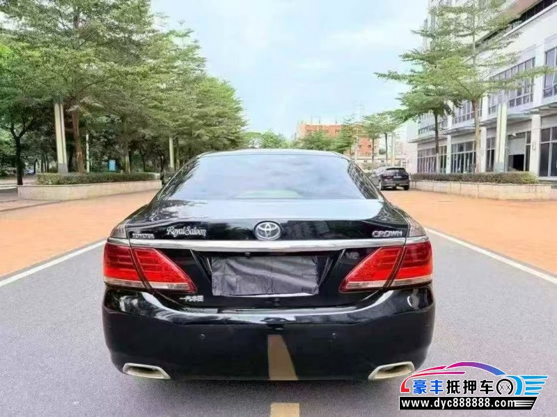 15年丰田皇冠轿车抵押车出售