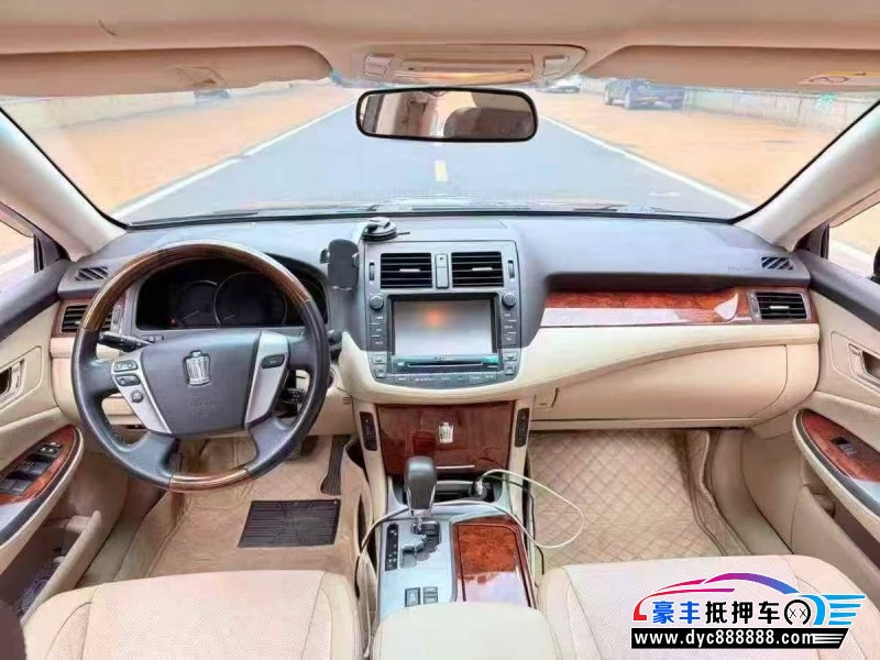 15年丰田皇冠轿车抵押车出售