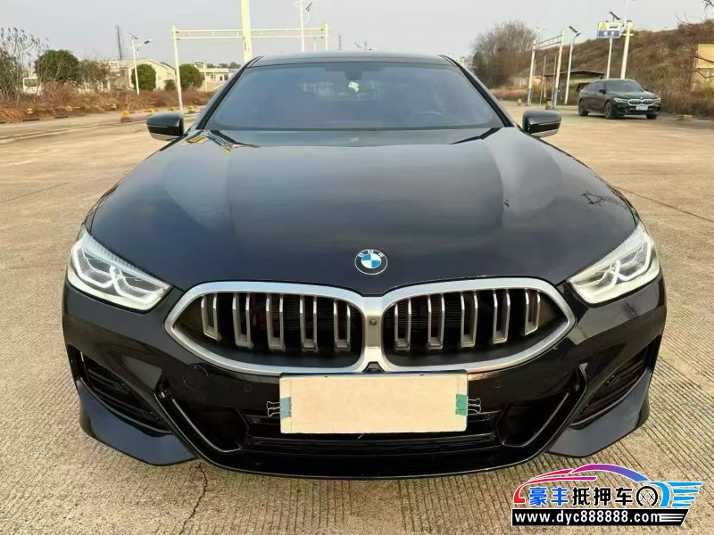 抵押车出售23年宝马8系轿车