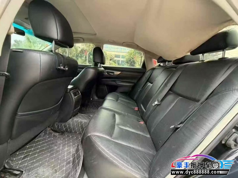 16年日产天籁轿车抵押车出售