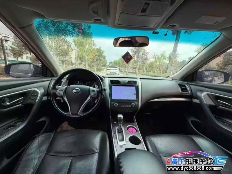 16年日产天籁轿车抵押车出售