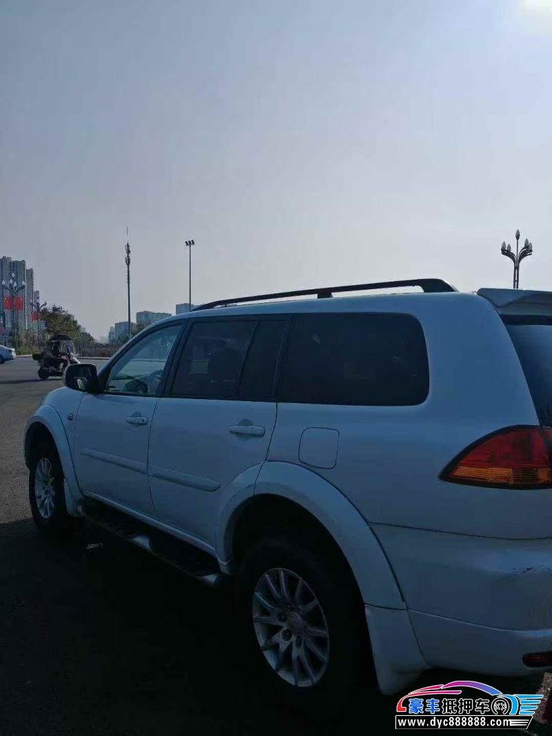 16年三菱帕杰罗轿车抵押车出售