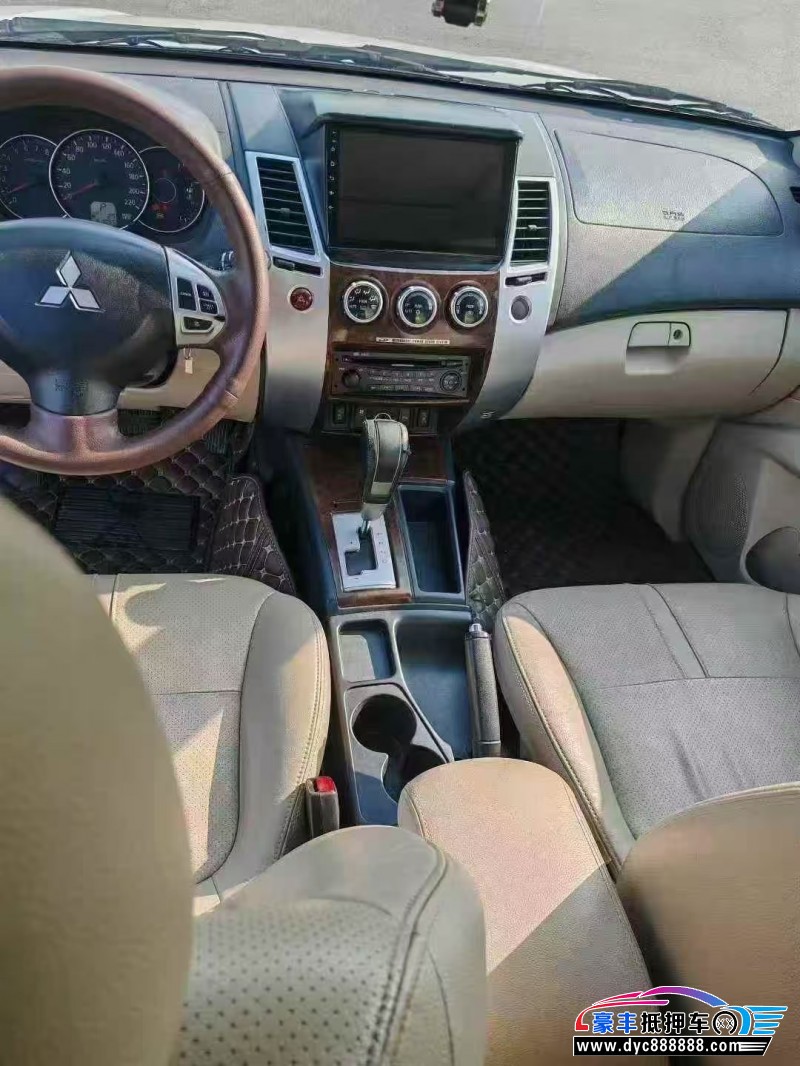 16年三菱帕杰罗轿车抵押车出售