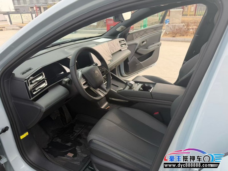 25年比亚迪秦轿车抵押车出售