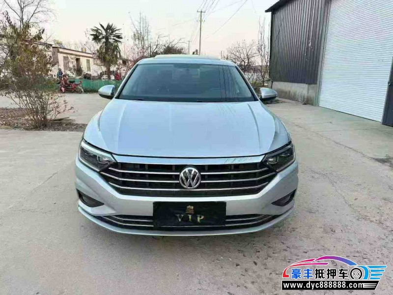 抵押车出售19年大众速腾轿车