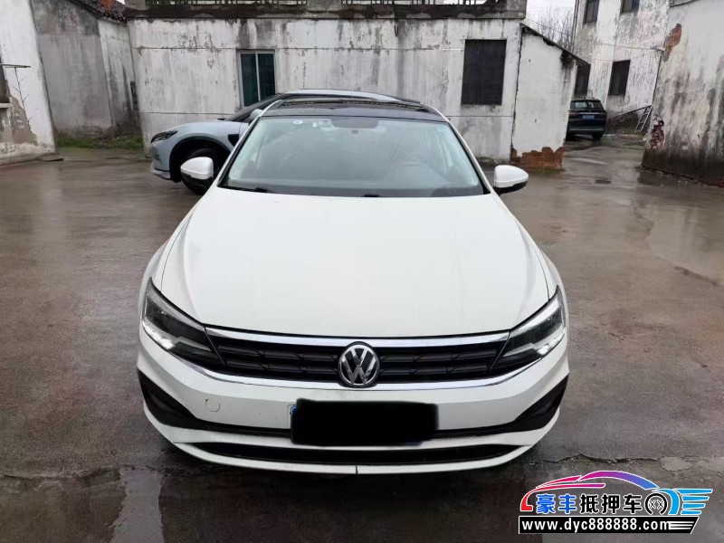 抵押车出售21年大众凌渡轿车