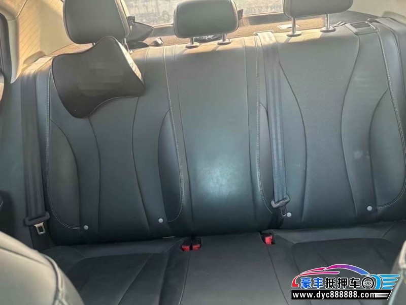 22年荣威i5轿车抵押车出售