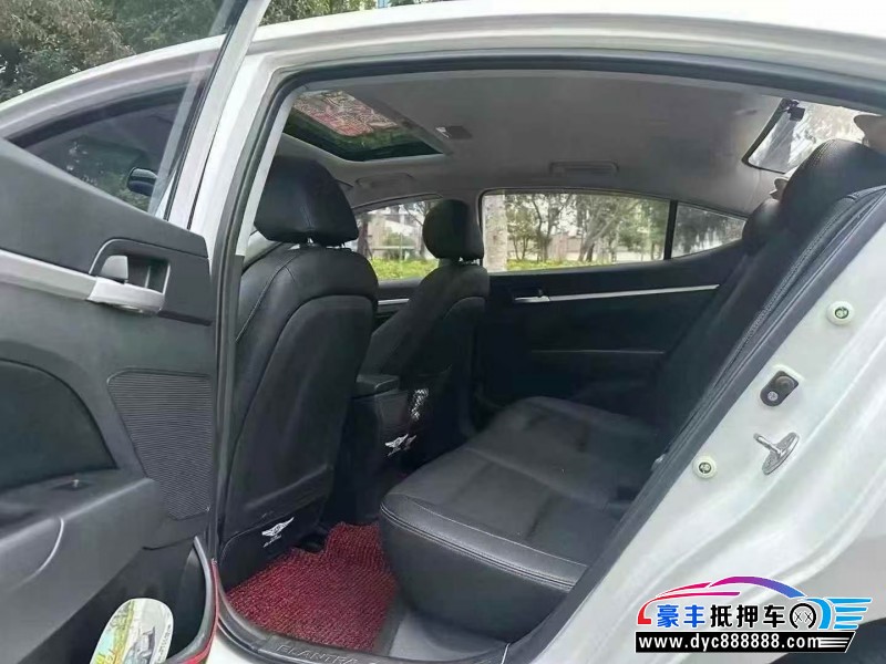 16年现代领动轿车抵押车出售