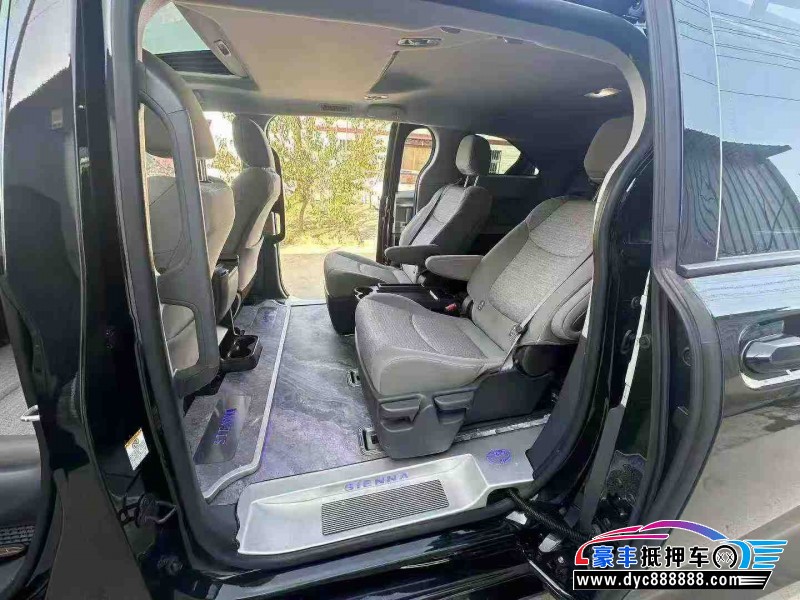 23年丰田塞纳轿车抵押车出售