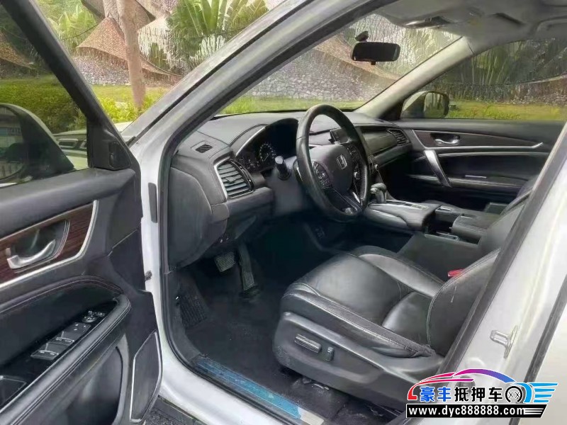 18年本田冠道轿车抵押车出售