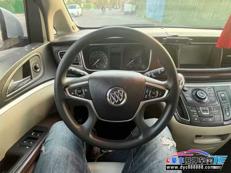 18年别克GL8轿车抵押车出售