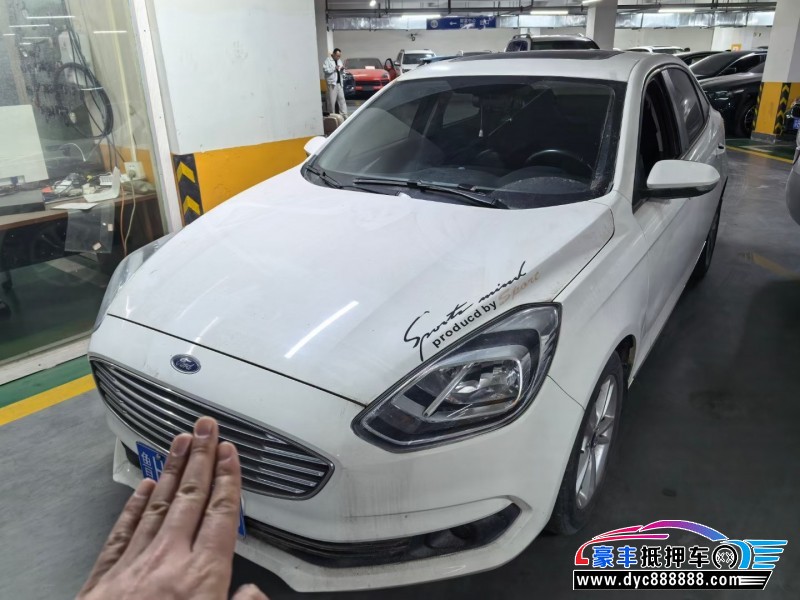 抵押车出售19年福特福睿斯轿车