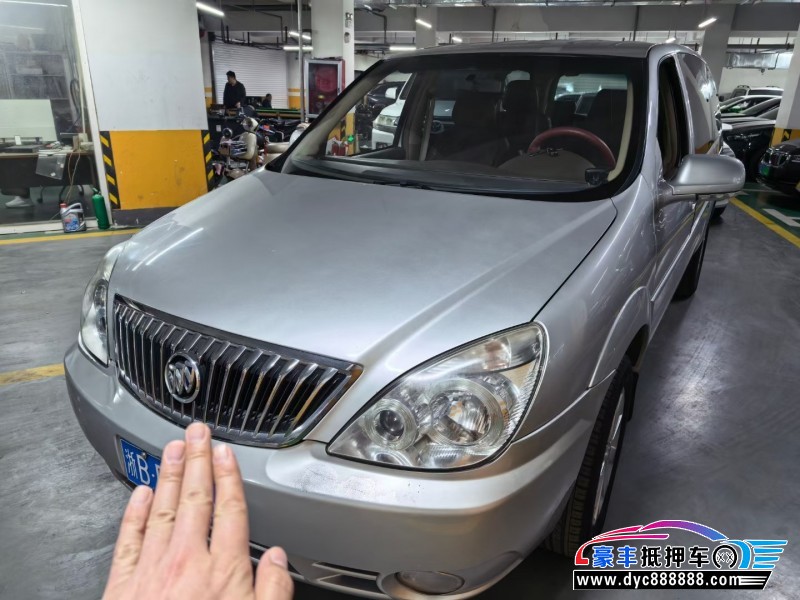 抵押车出售17年别克GL8轿车