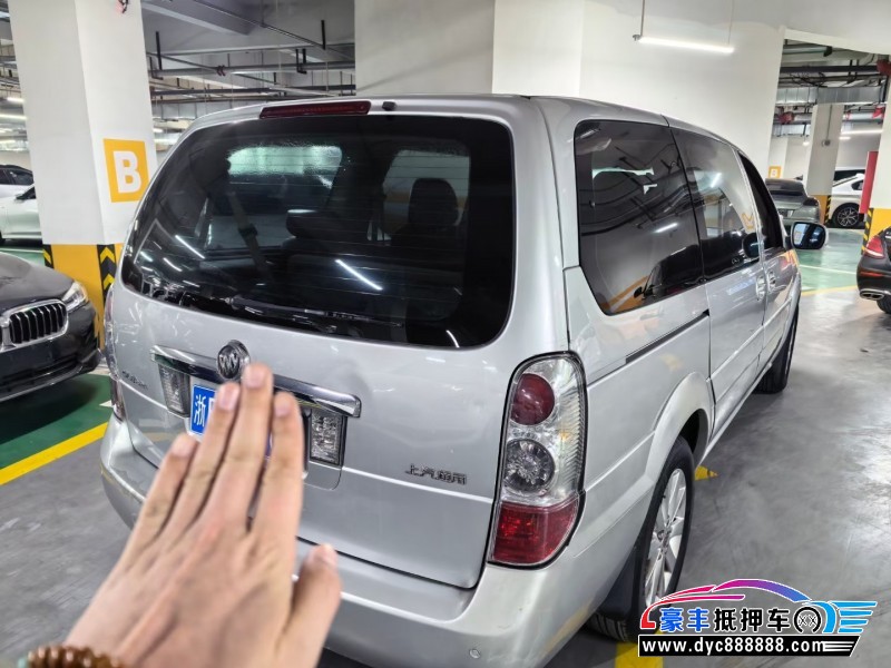 17年别克GL8轿车抵押车出售