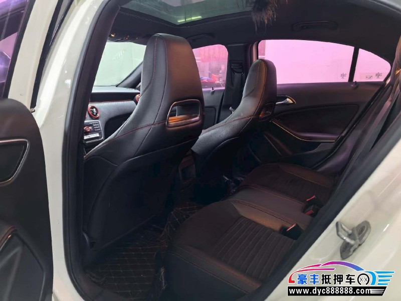 16年奔驰A轿车抵押车出售