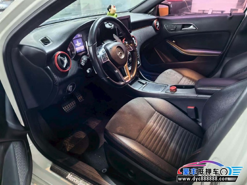 16年奔驰A轿车抵押车出售