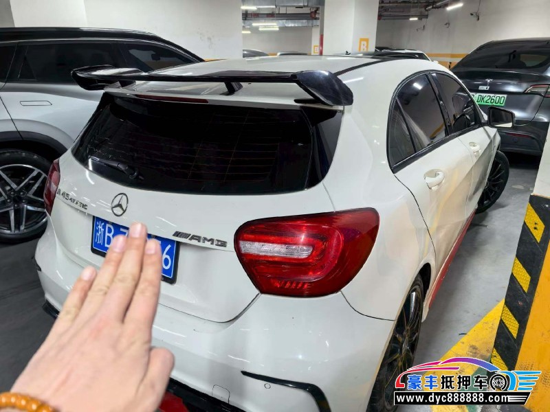 16年奔驰A轿车抵押车出售