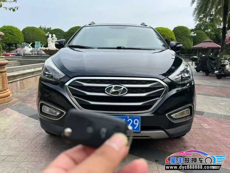 抵押车出售15年现代ix35轿车