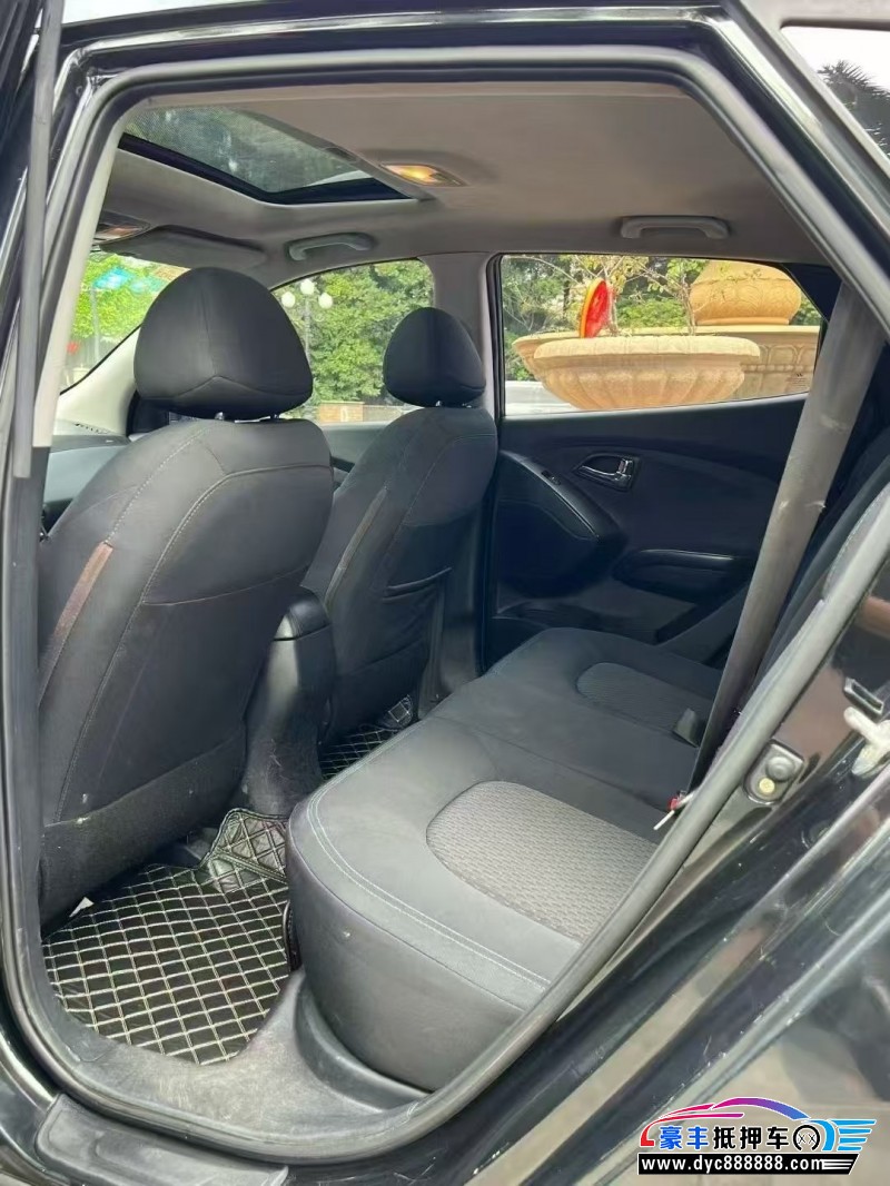 15年现代ix35轿车抵押车出售