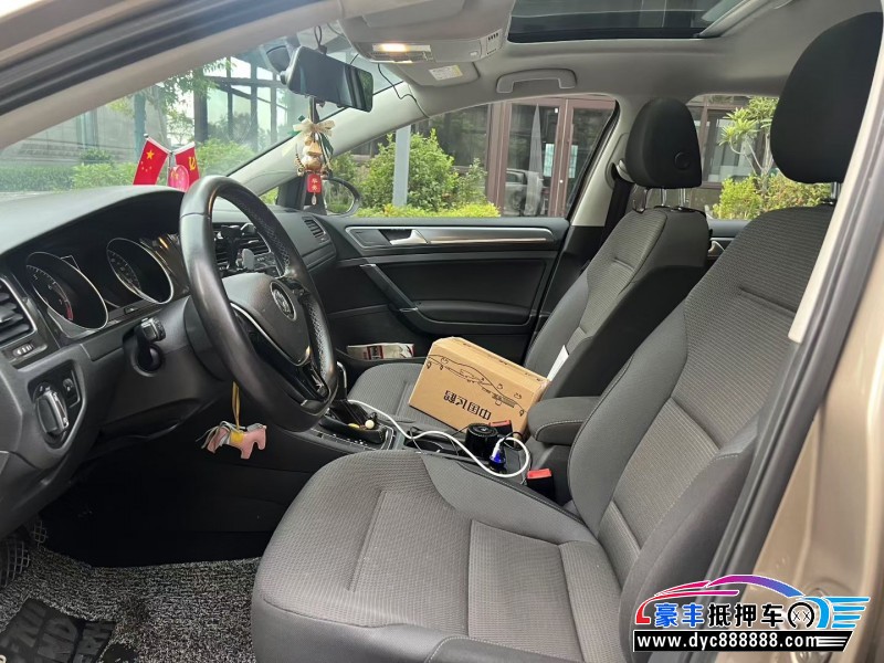 17年大众高尔夫轿车抵押车出售